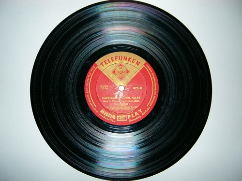 \"_wikipedia_commons_thumb_b_b1_Vinyl_record_LP_10inch.JPG_800px-Vinyl_record_LP_10inch.jpg\"